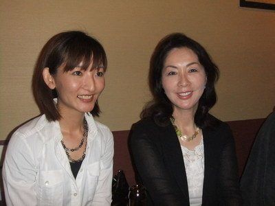 女性二人の写真