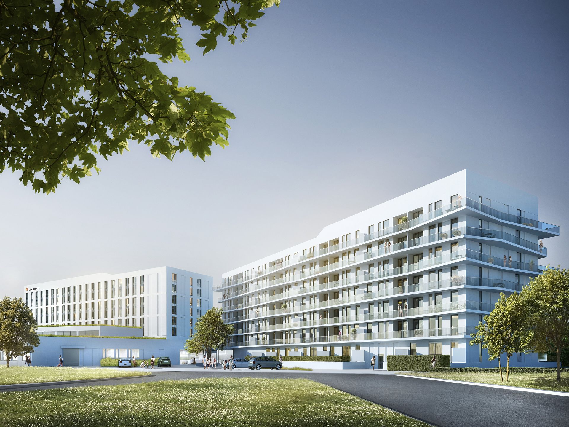 Moderne weiße Apartmentgebäude mit Glasbalkonen und grünen Bäumen in sonniger Lage.