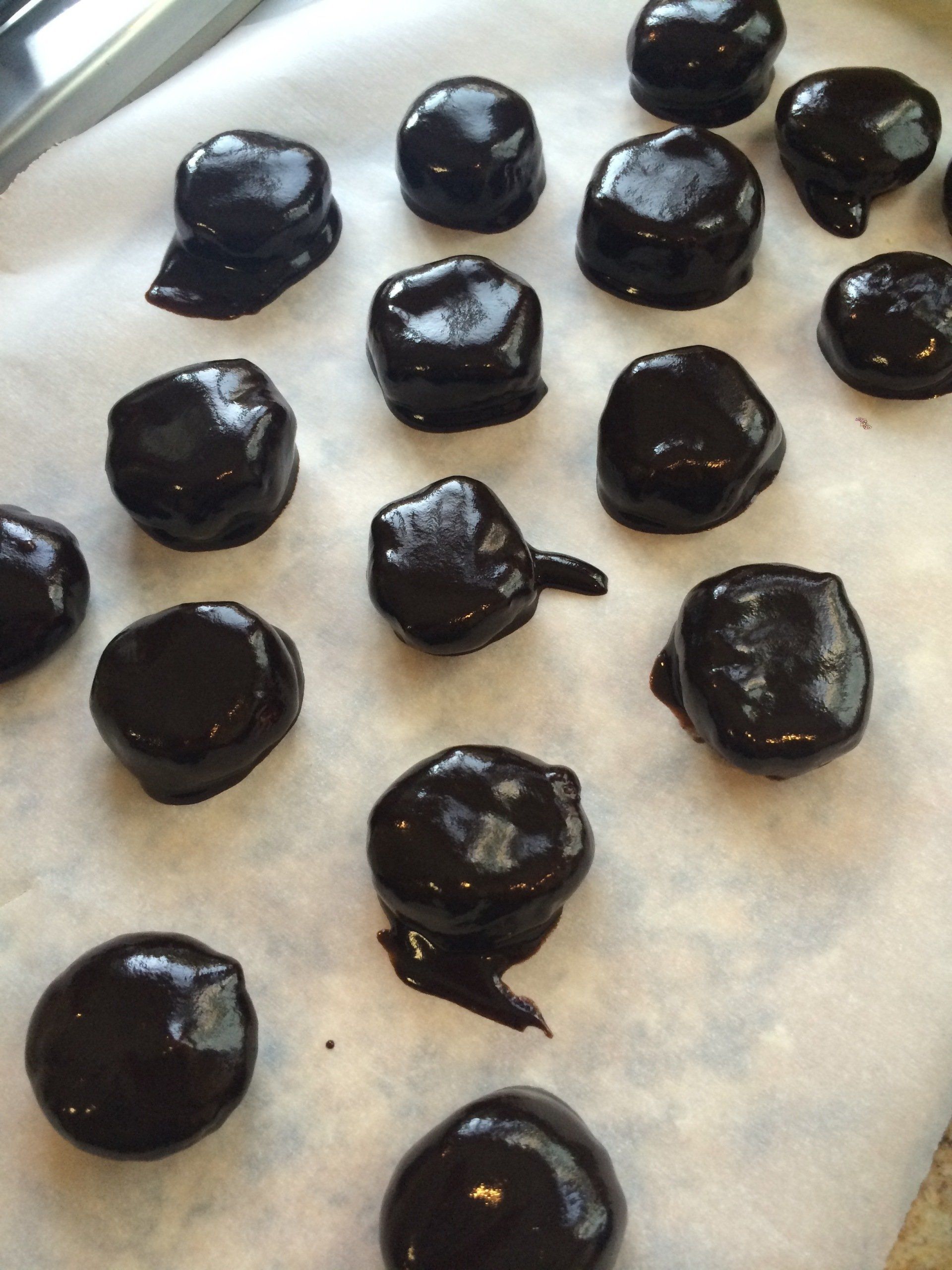 Anti-oxidant rich, nutrient packed little energy treats.