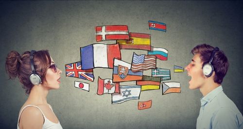 due persone che parlano lingue diverse