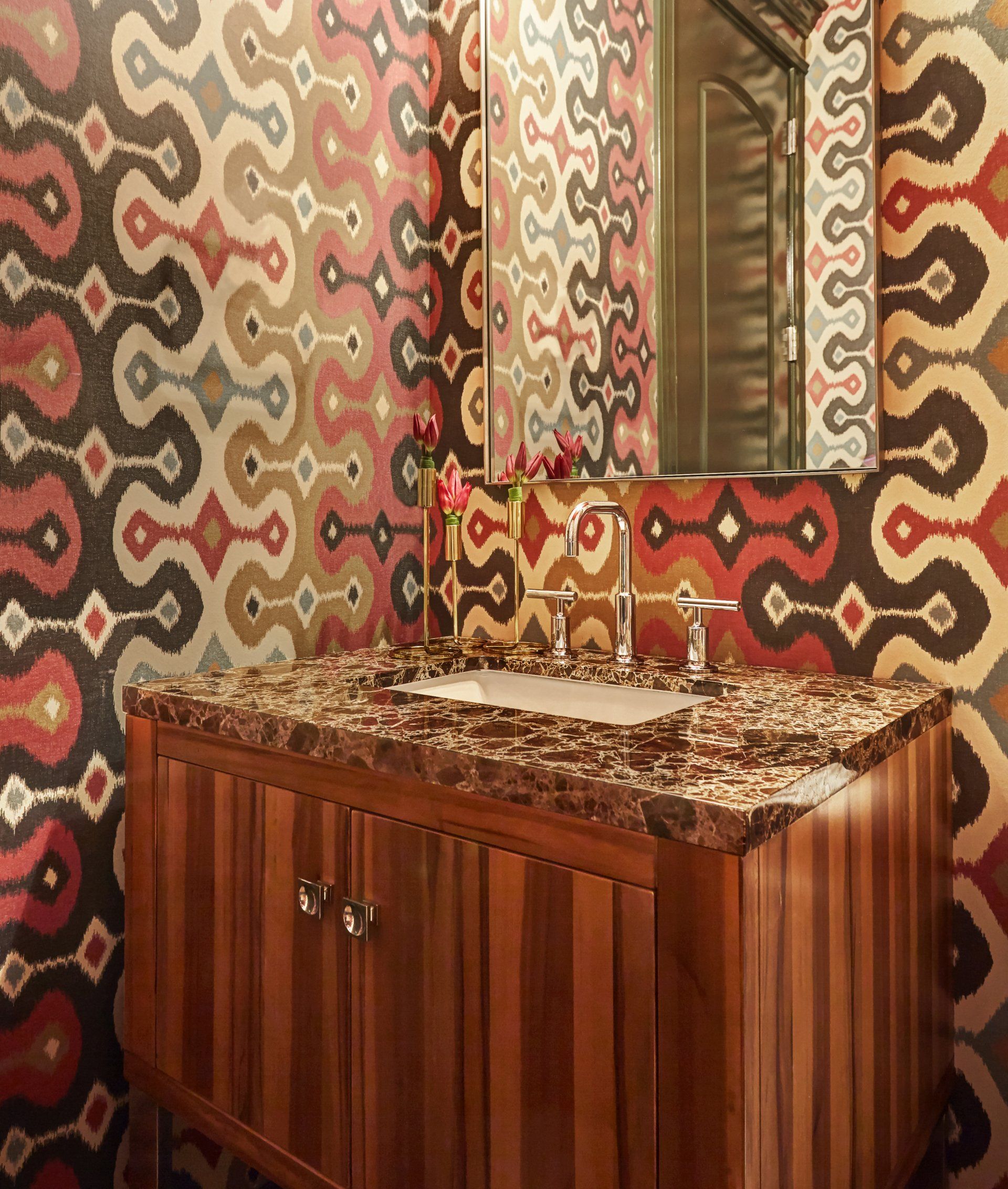 A bathroom with a sink and a mirror