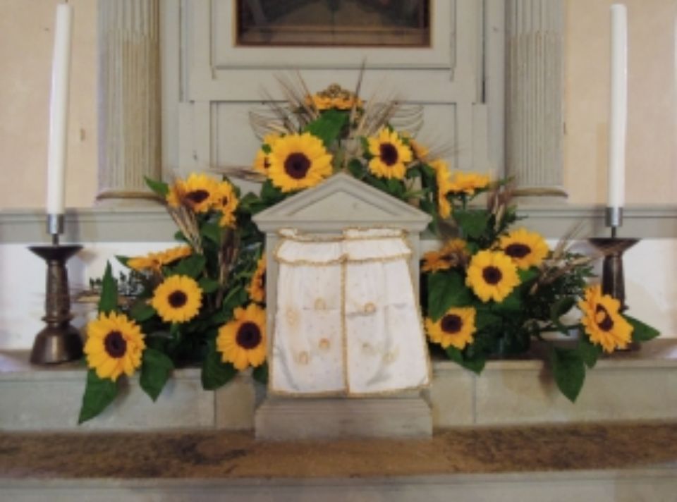 altare e girasoli