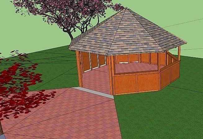 Een houten prieel met een bakstenen pad op een grasveld, met een boom op de achtergrond.