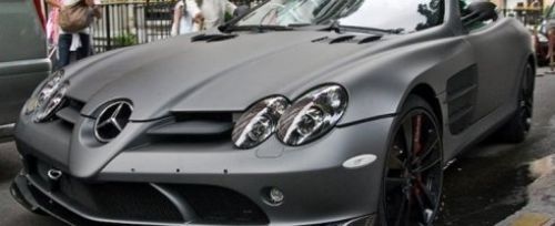 Auto di lusso con car wrapping