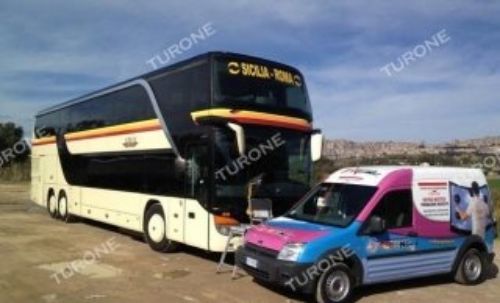 Pullman e mezzo di soccorso