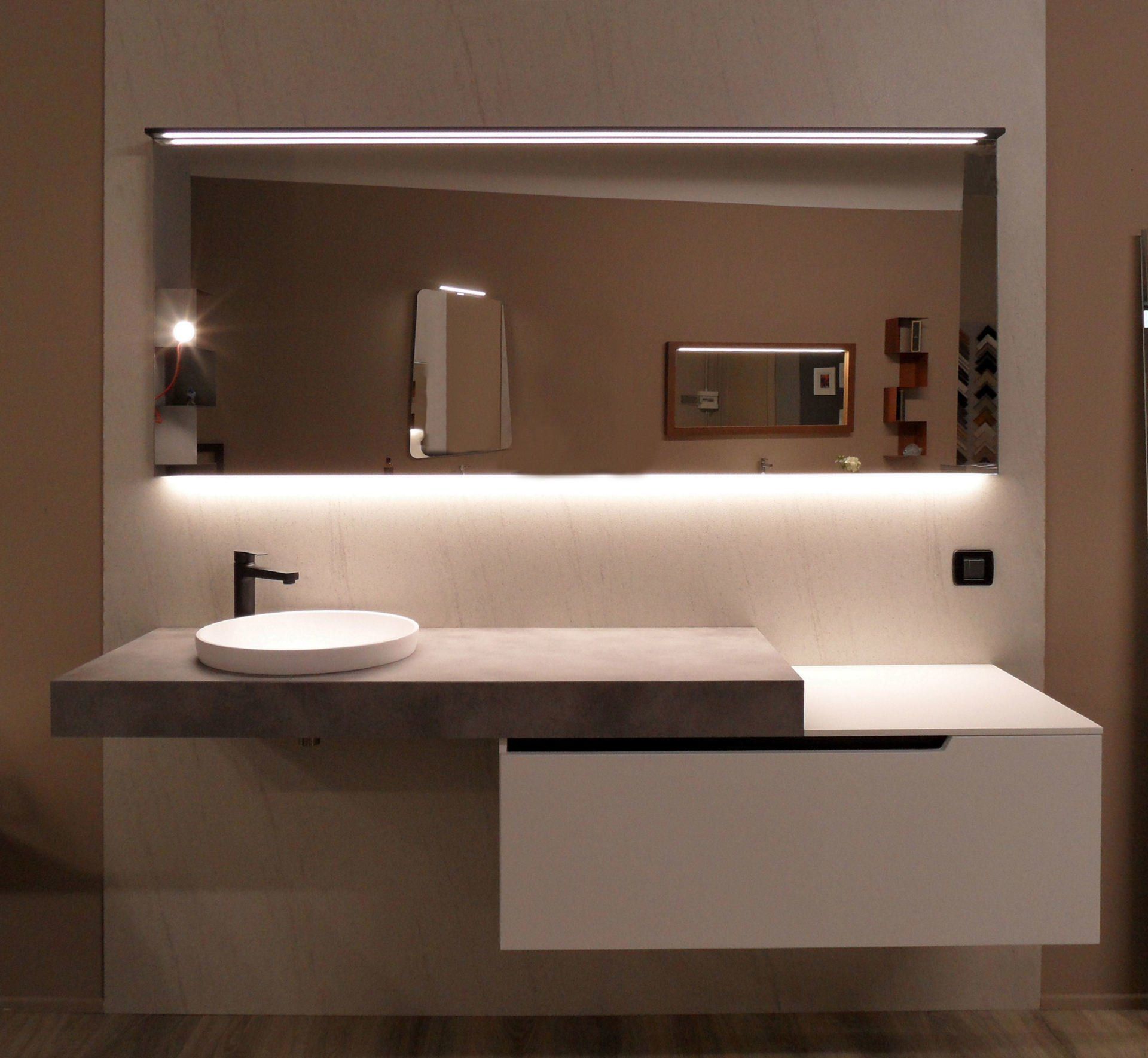Mobile bagno con top porta lavabo in hpl