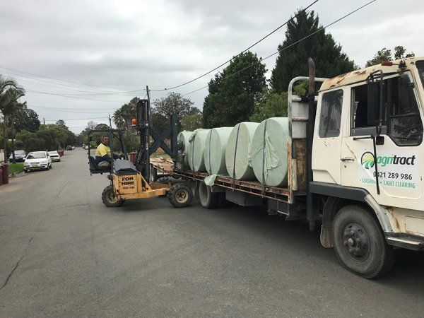 A truck that offers manure collection in Sydney