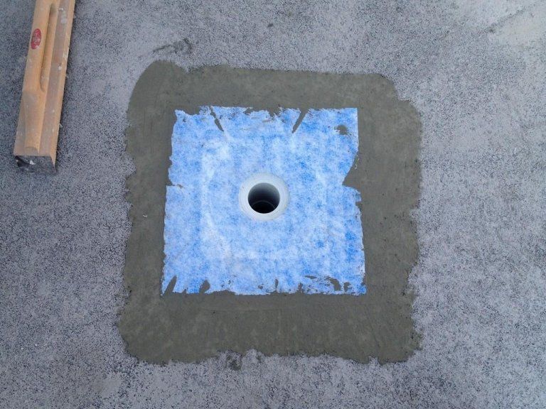Un quadrato blu con un buco al centro