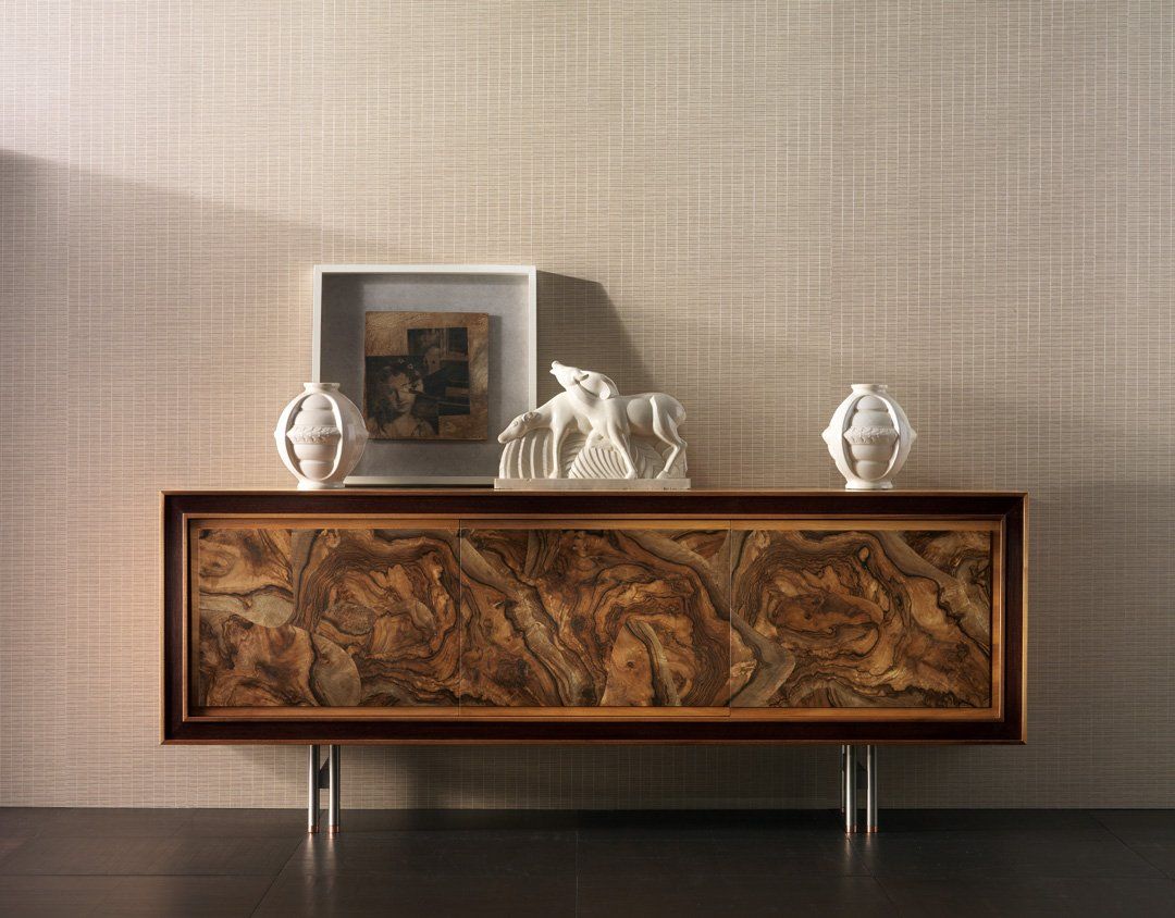 mobile in legno decorato
