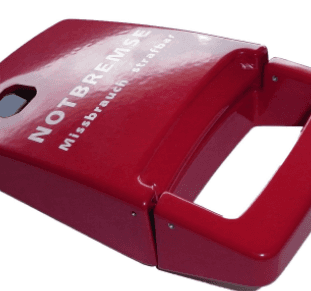 Roter Notbremshebel mit der Aufschrift „NOTBREMSE“ (Notbremse) und weißer Beschriftung.