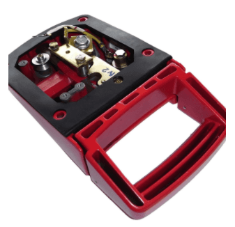 Rotes und schwarzes elektrisches Gerät mit Griff; enthält Drähte und Metallkomponenten.