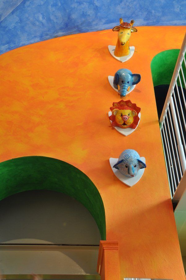 interno del negozio di calzature per bambini