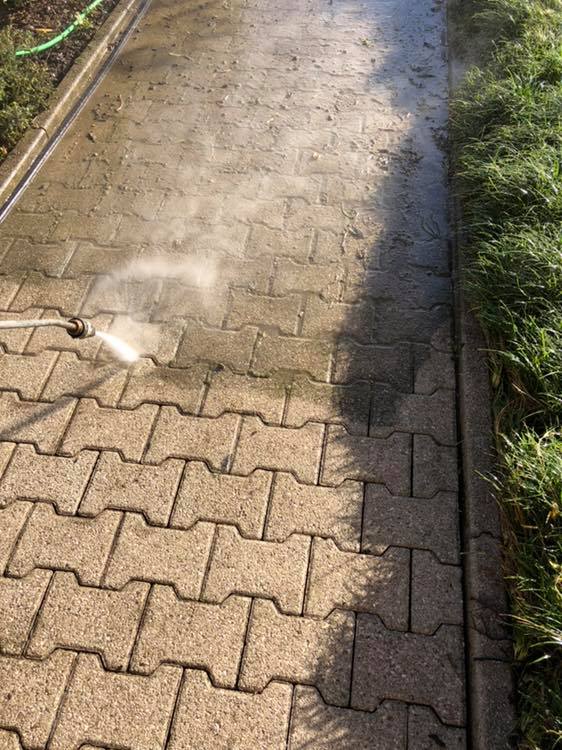 Pulizia pavimentazione con idropulitrice