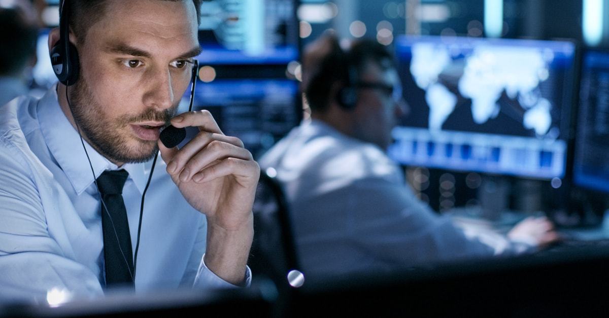 Vigilancia y Protección Delta S.A persona dentro de centro de monitoreo