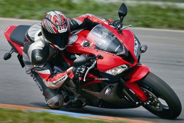 motociclista su pista