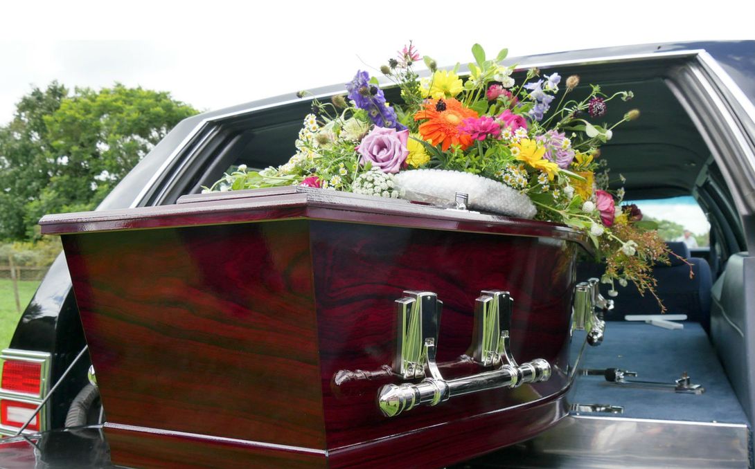 Cassa funebre in legno pregiato