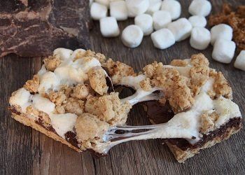 Cranberry Apple Snowflake Pie