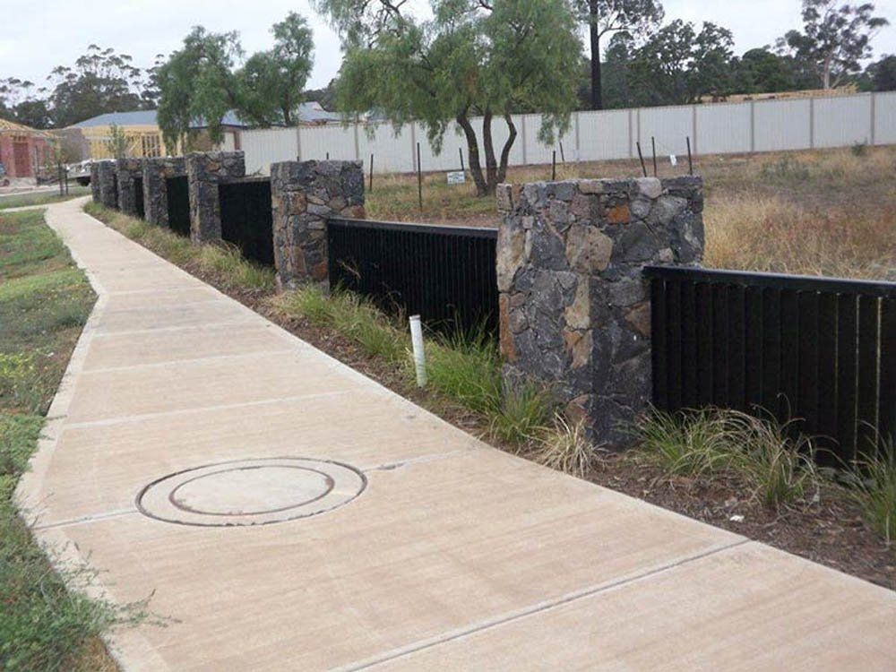 Stone fencing