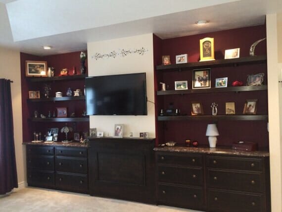 Lot 179 — Red Cabinet Decoration in Marion, IL