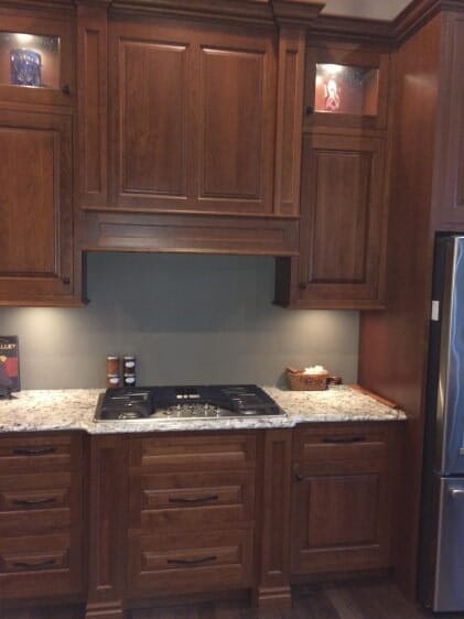 House Decoration at Lot 254 — Overhead Cabinet and Drawer in Marion, IL