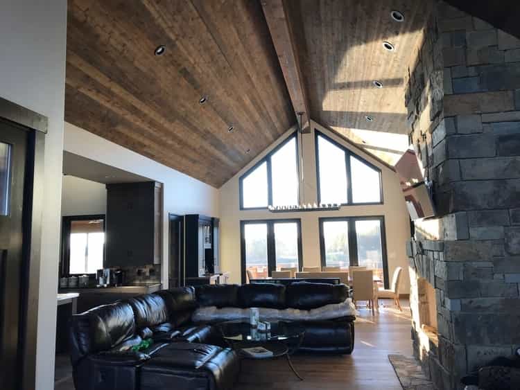 House Illinois — Black Coach Interior of House in Marion, IL