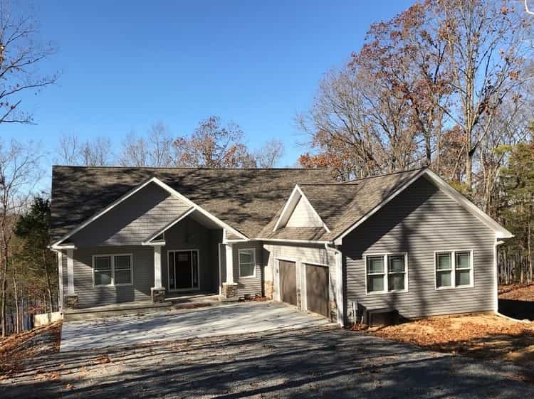 Allen Residence — Gray and White House  in Marion, IL