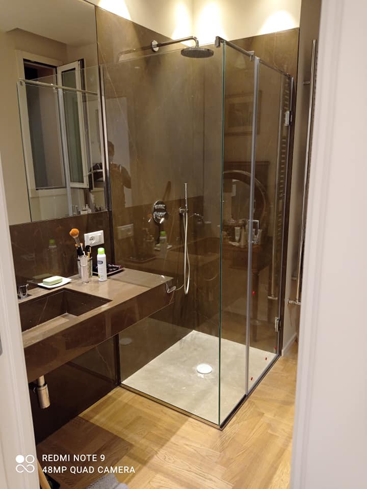 Box doccia in vetro in bagno
