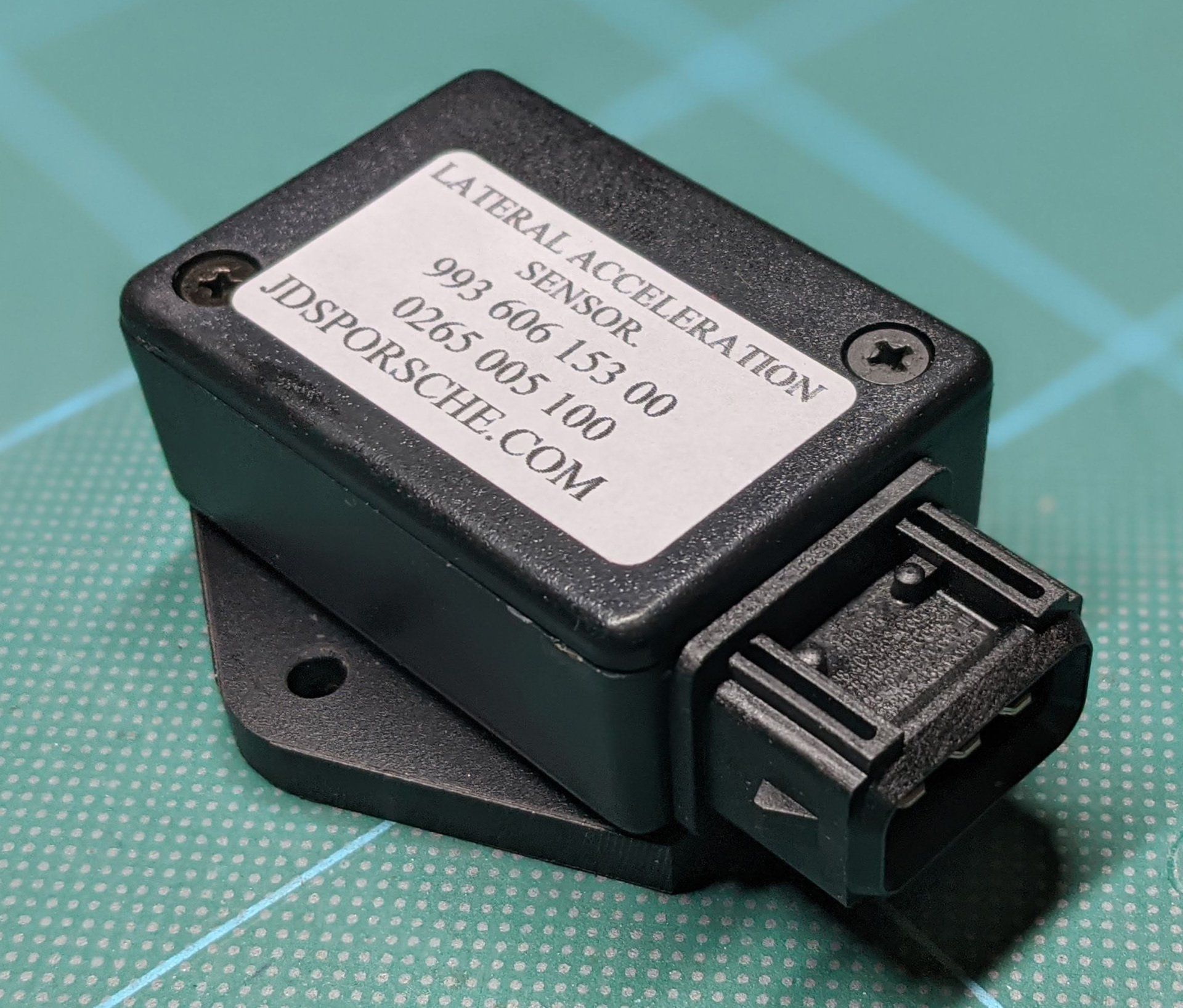 Lateral acceleration sensor