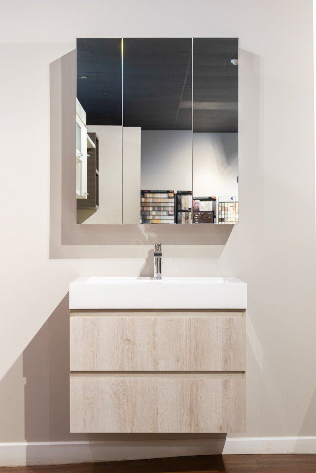 plan de travail et lavabo blanc et beige moderne