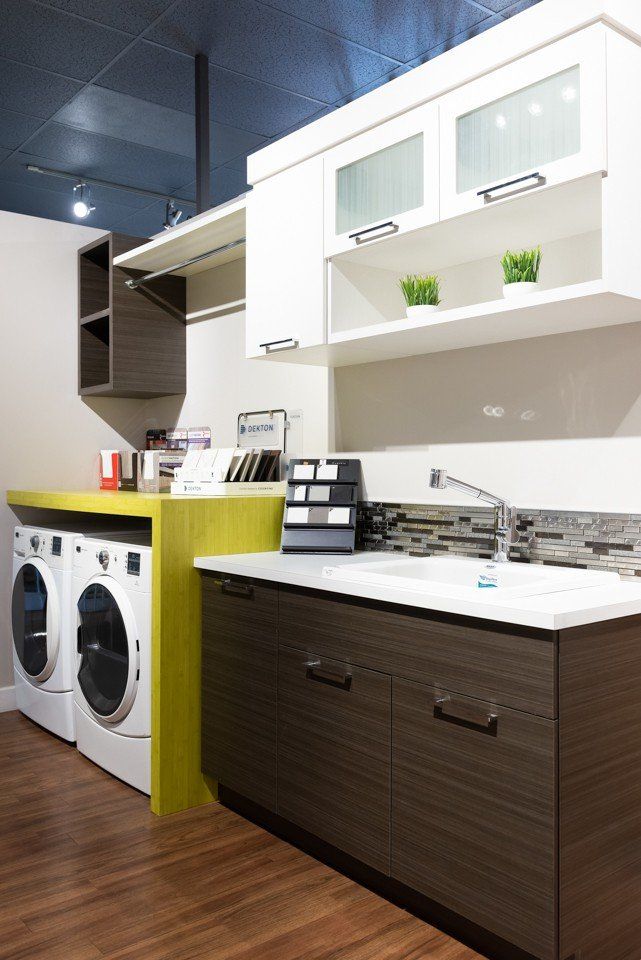 salle de bain avec lave-linge et sèche-linge