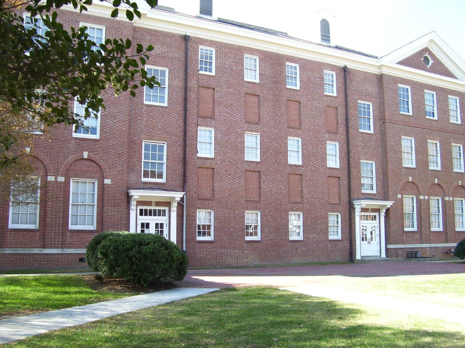 Before Window Replacement #1 — Chester, VA — ARW Contracting, Inc.