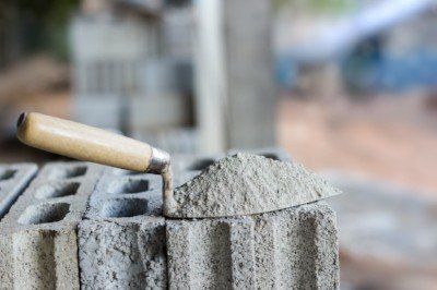 Trowel with cement on bricks