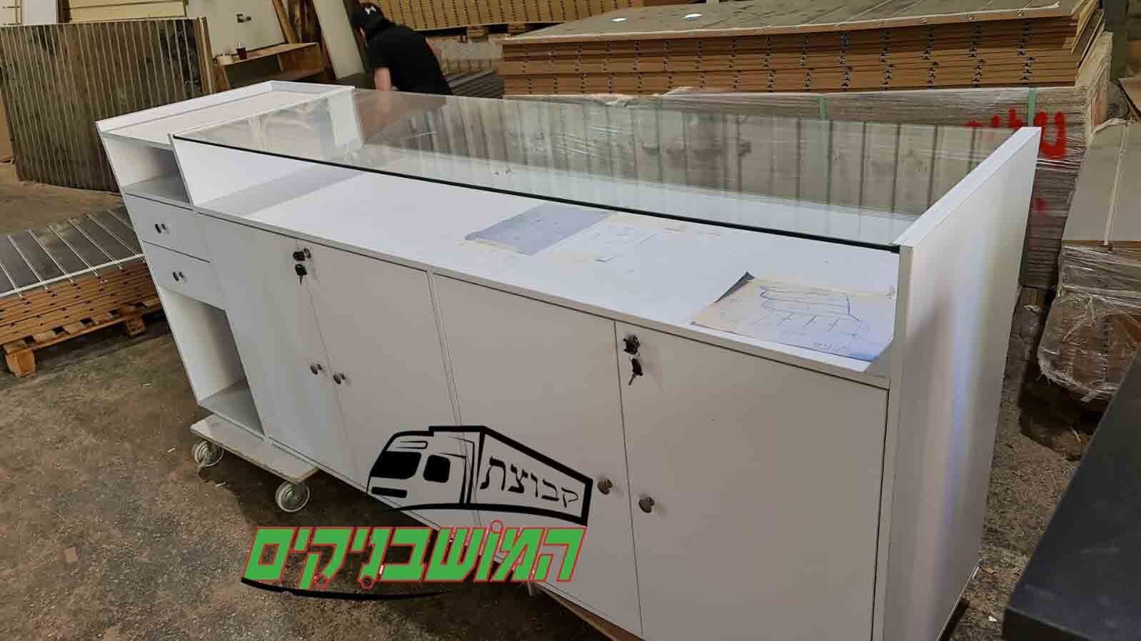 דלפק קופה מזכוכית