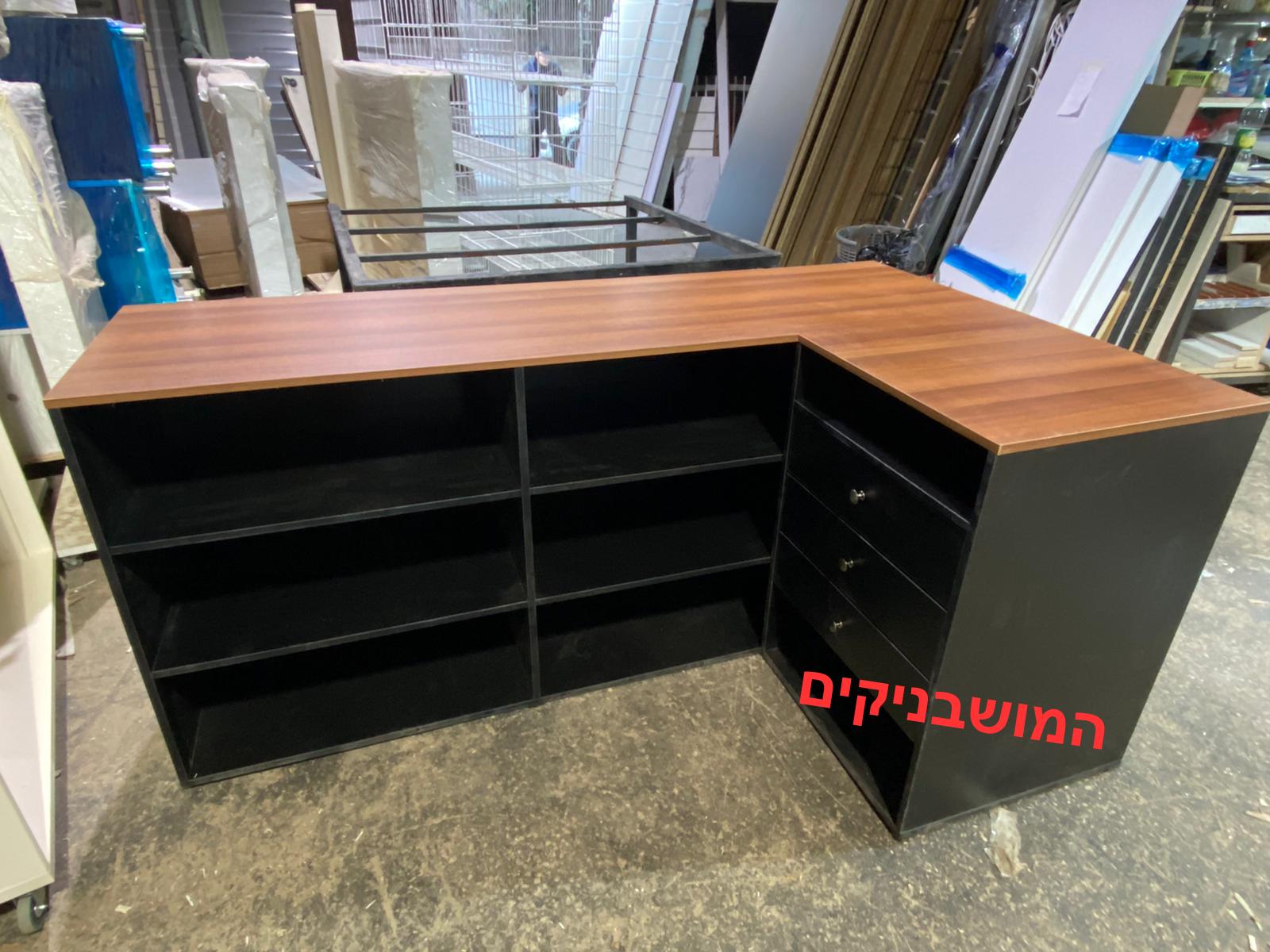 דלפק קופה בשילוב עץ