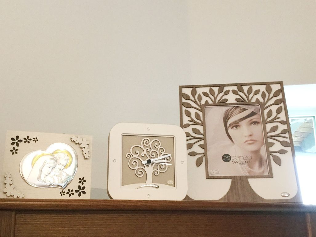 Cornice con decorazioni in argento