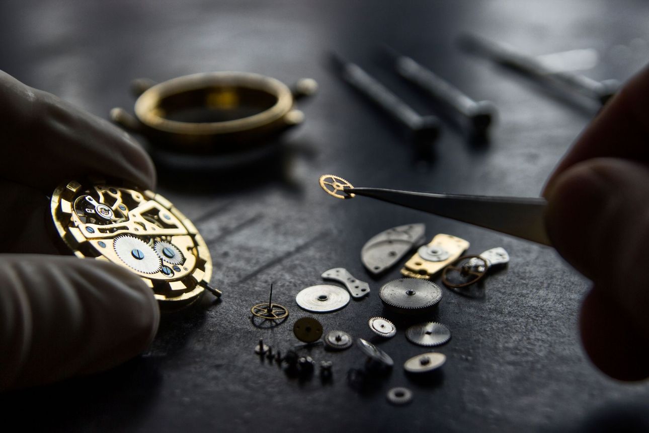 La riparazione di un orologio