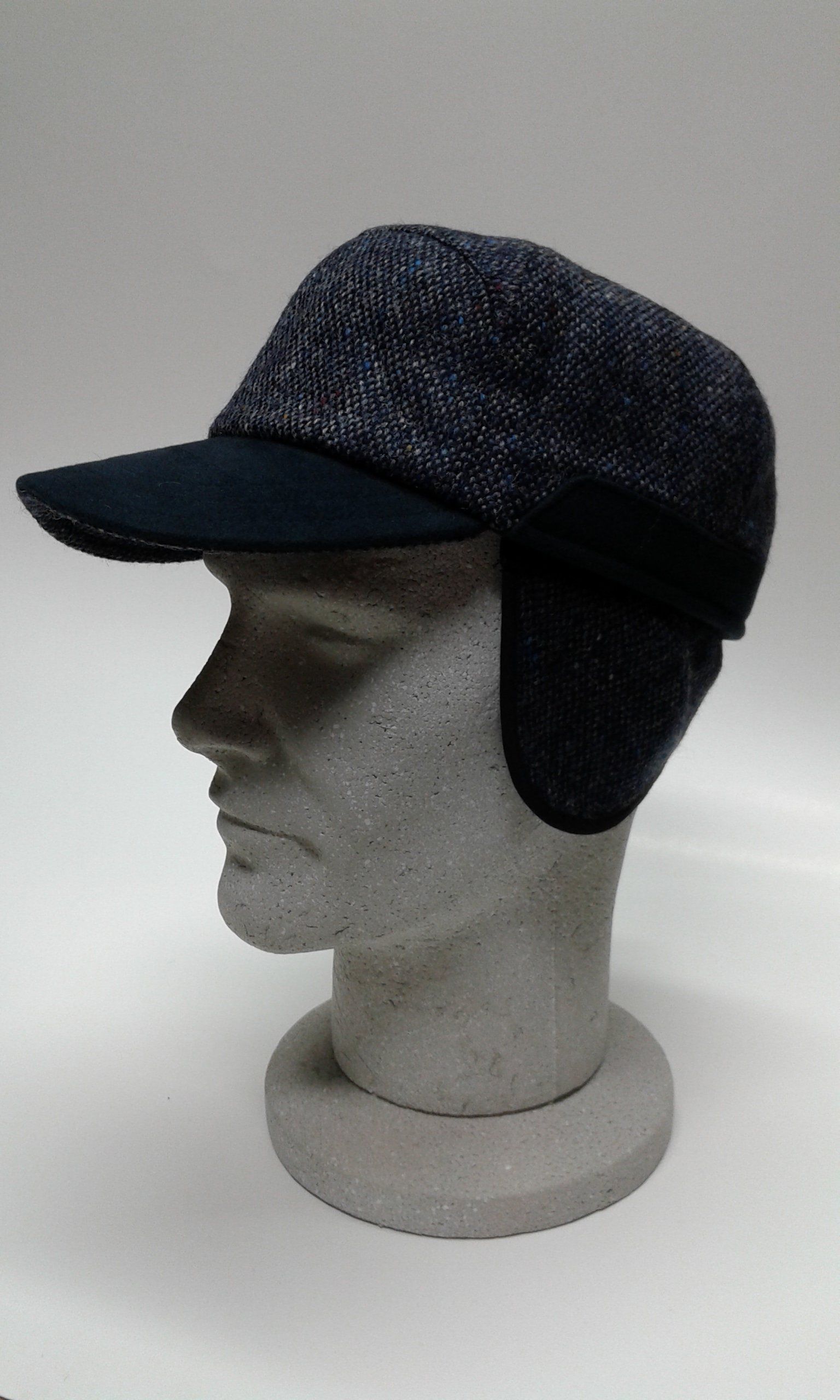 manichino con cappello da uomo