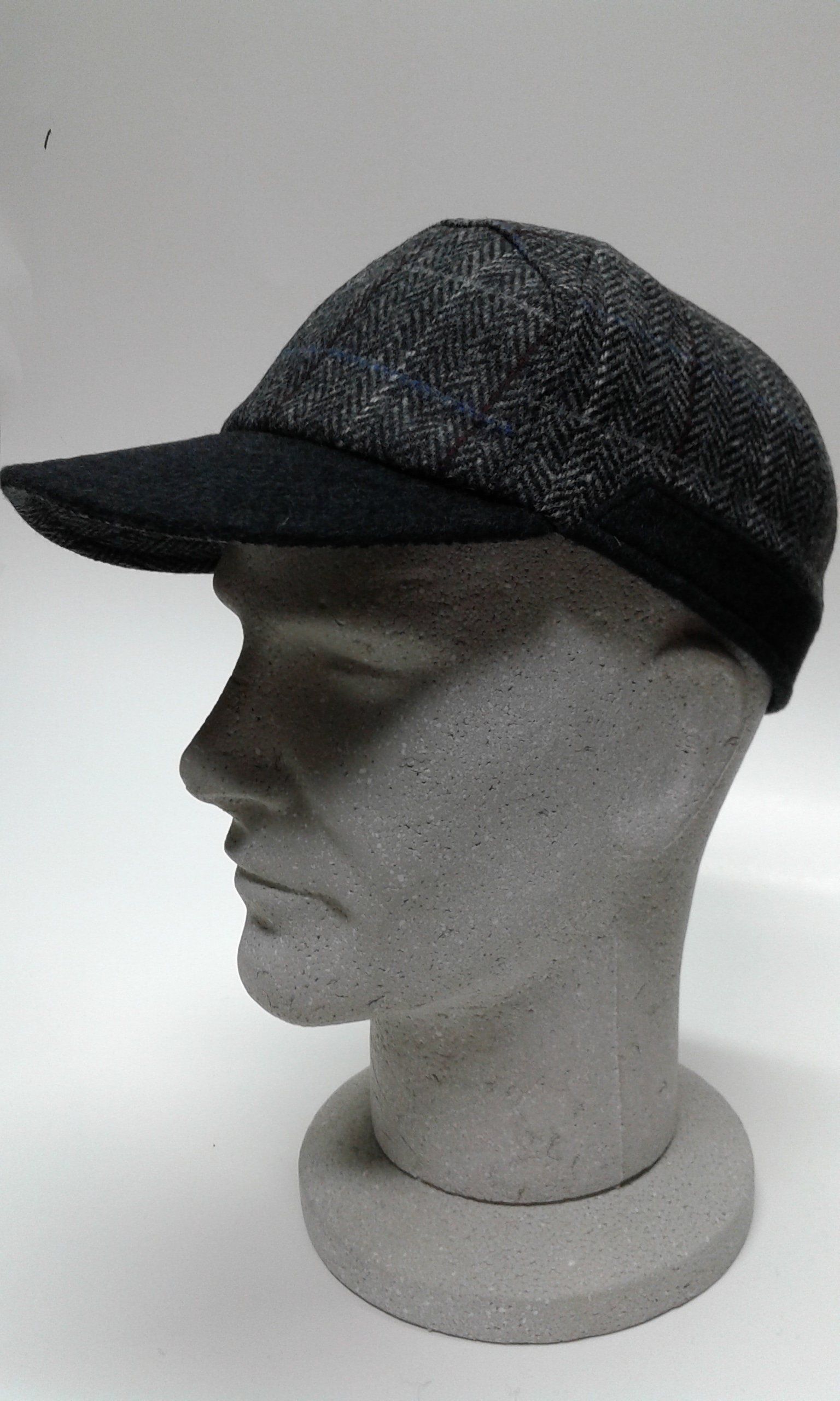manichino con cappello da uomo