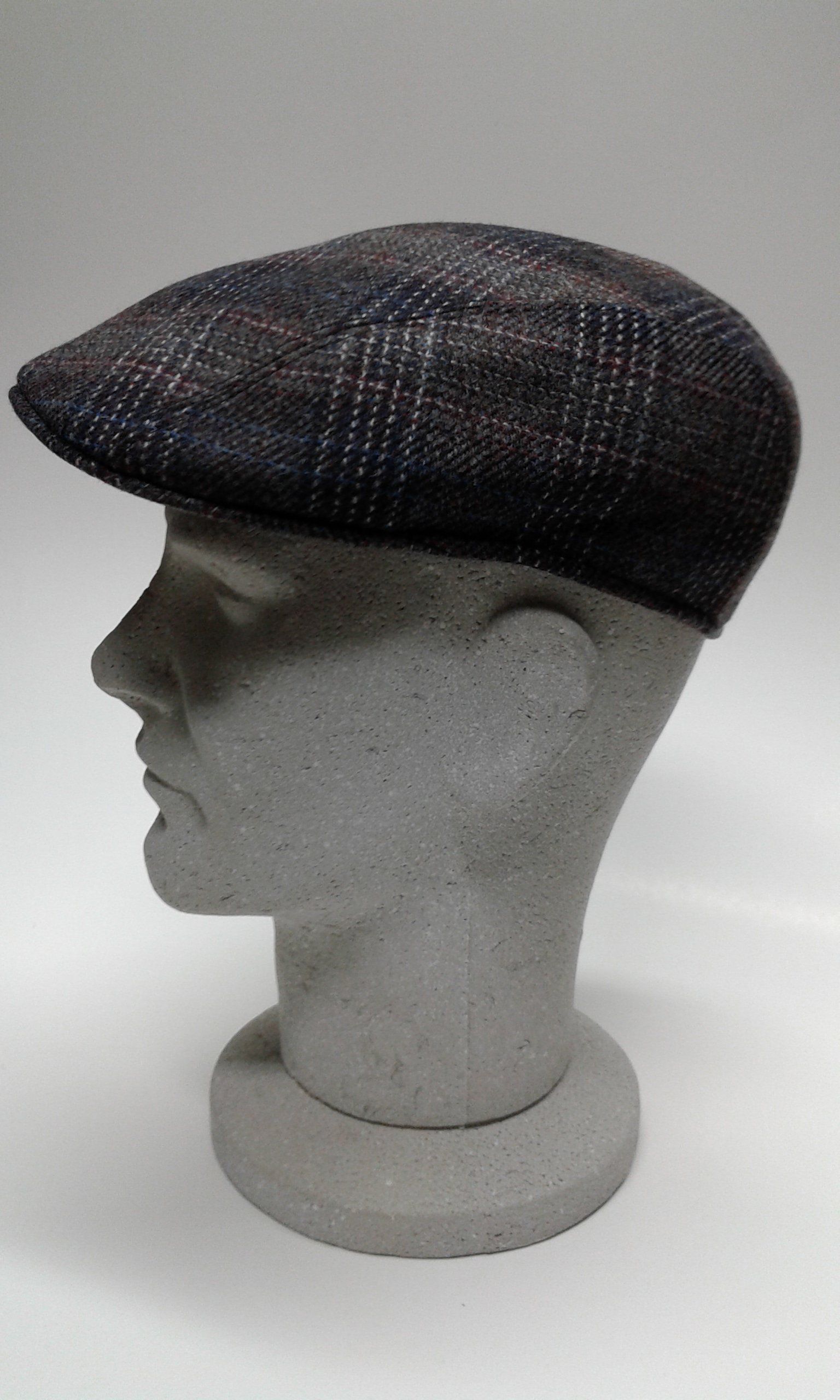 manichino con cappello da uomo