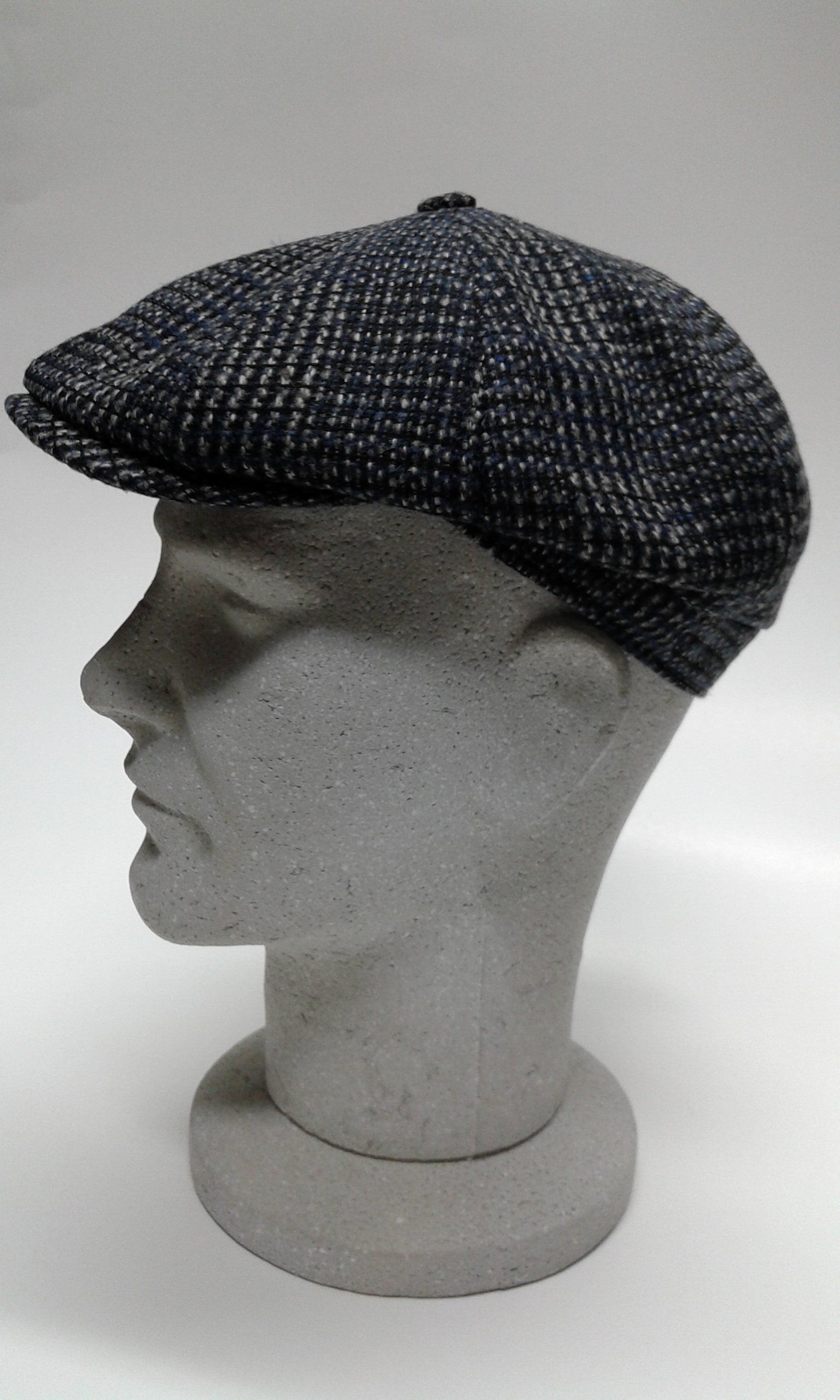 manichino con cappello da uomo