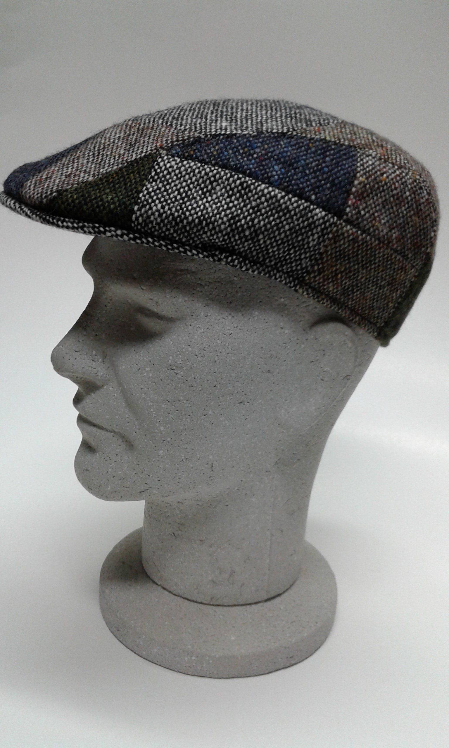 manichino con cappello da uomo