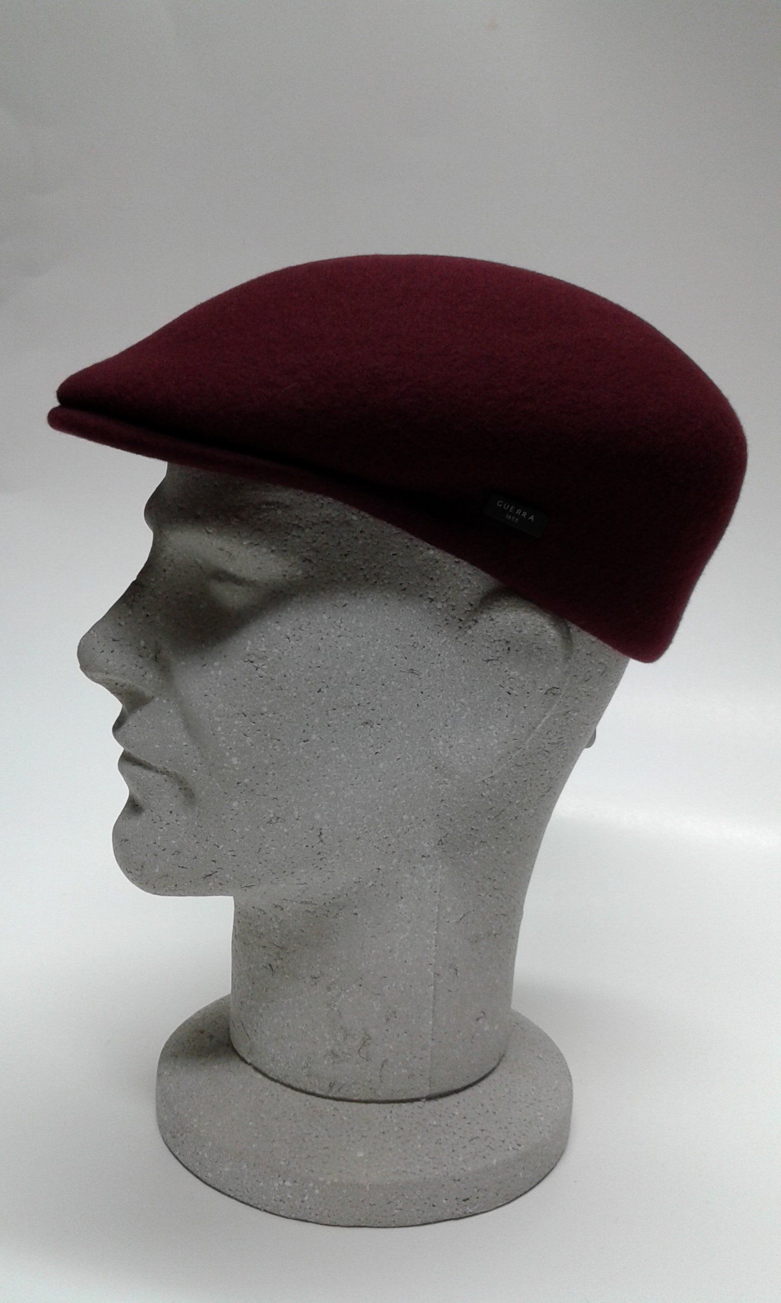 manichino con cappello da uomo