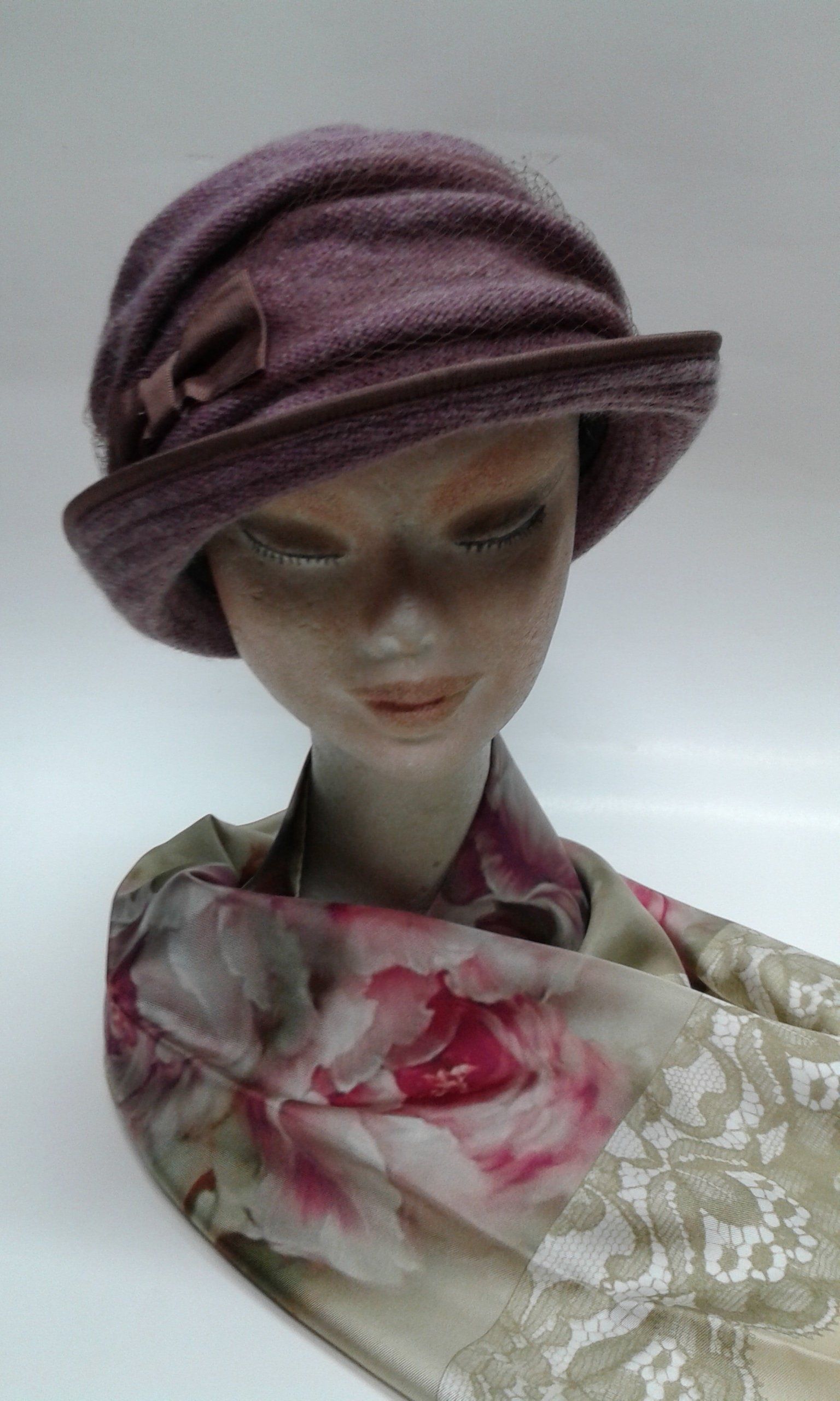 manichino con cappello donna
