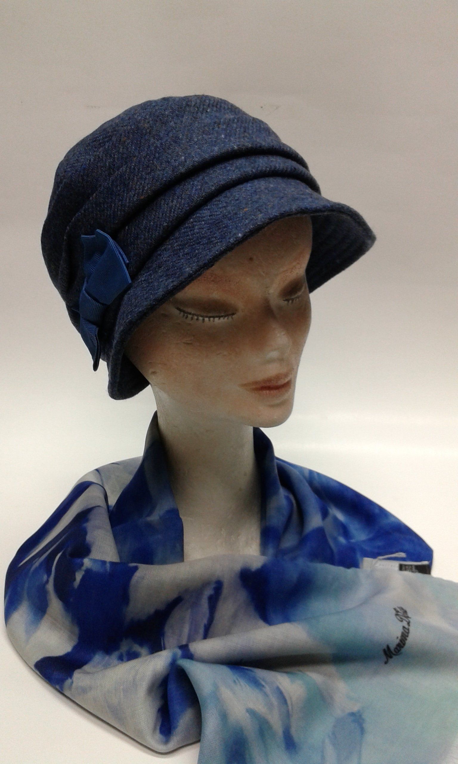 manichino con cappello donna