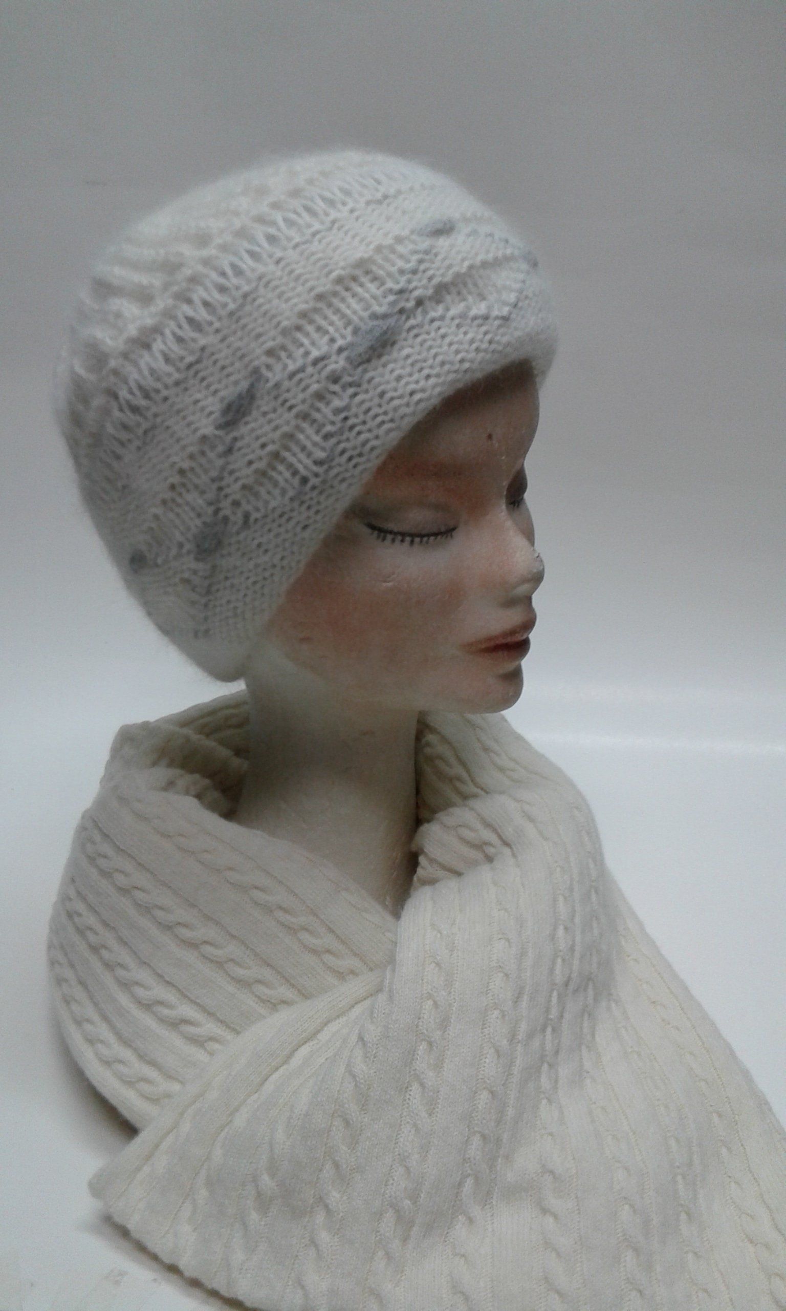 manichino con cappello donna