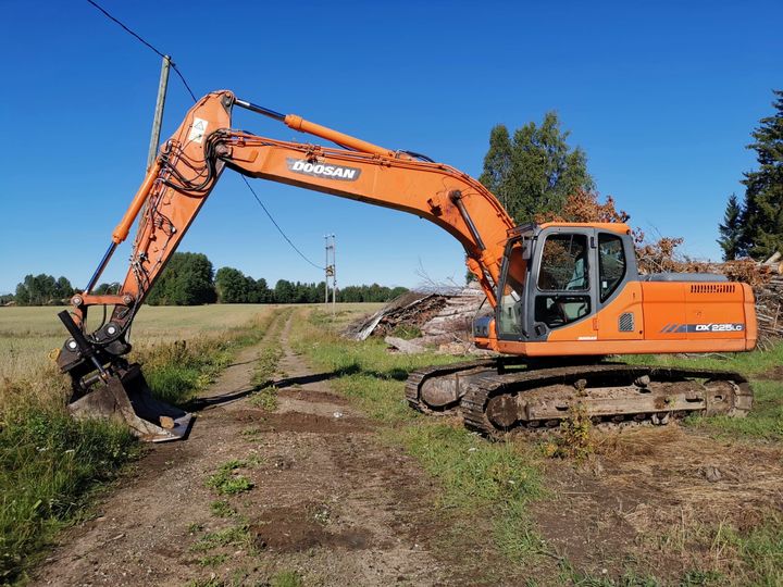 UrakaX - Doosan DX225lc