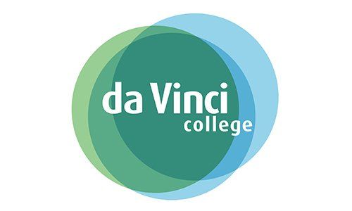 Het logo van het Da Vinci College met overlappende groene en blauwe cirkels en witte tekst.