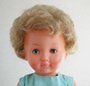 hoofd oude plastic pop met haar