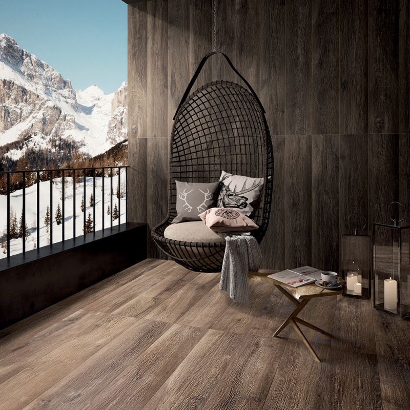 pavimento in laminato effetto legno scuro
