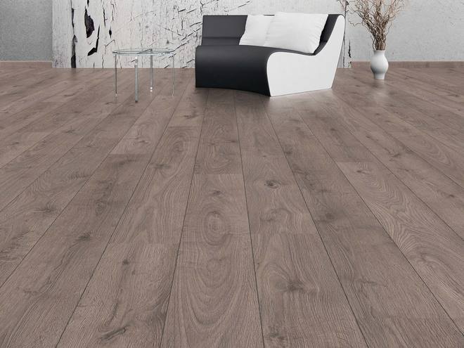 pavimento in legno scuro